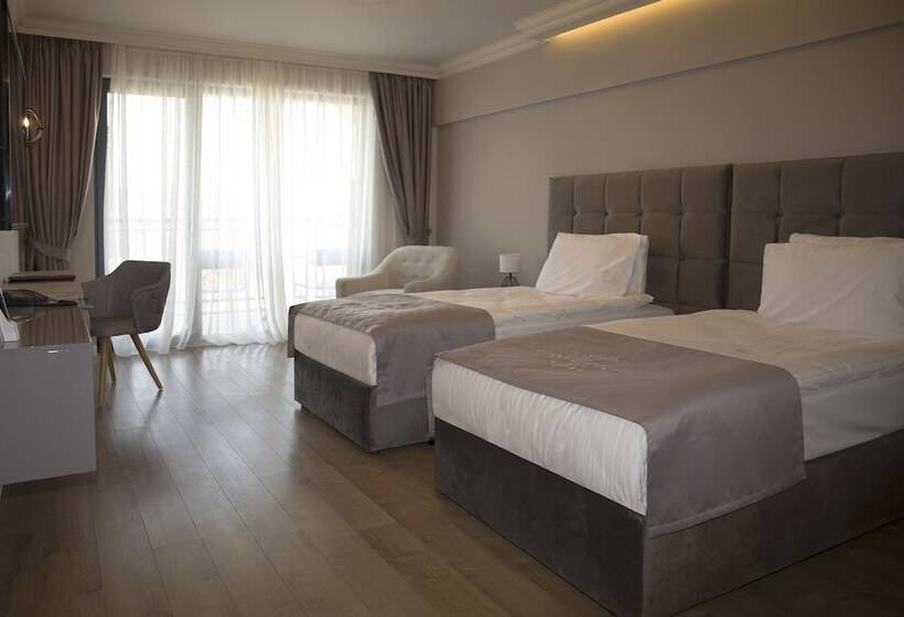 اتاق دلوکس با چشم‌انداز پارک, Casa Di Fiore Spa And Medical Hotel, Mineral Pools & Private Beach