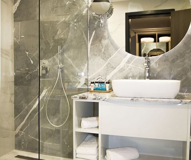اتاق دلوکس با چشم‌انداز پارک, Casa Di Fiore Spa And Medical Hotel, Mineral Pools & Private Beach