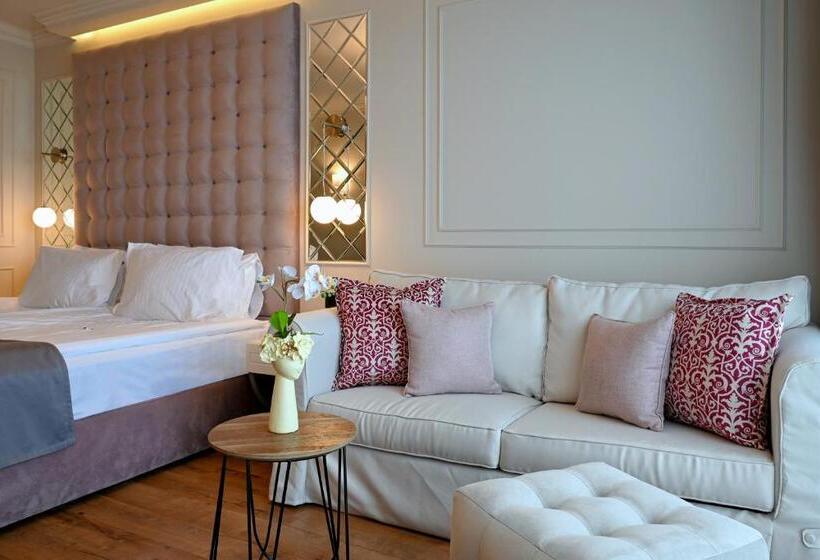 اتاق لوکس با چشم‌انداز دریا, Casa Di Fiore Spa And Medical Hotel, Mineral Pools & Private Beach