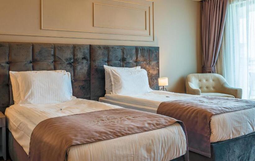 اتاق دلوکس با چشم‌انداز پارک, Casa Di Fiore Spa And Medical Hotel, Mineral Pools & Private Beach