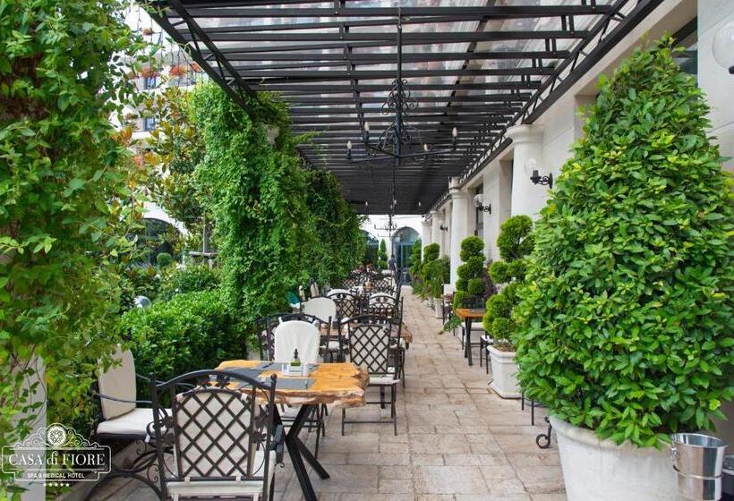اتاق دلوکس با چشم‌انداز پارک, Casa Di Fiore Spa And Medical Hotel, Mineral Pools & Private Beach