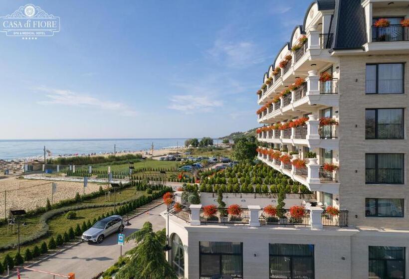 اتاق دلوکس با چشم‌انداز پارک, Casa Di Fiore Spa And Medical Hotel, Mineral Pools & Private Beach