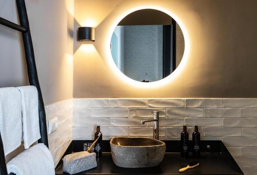 اتاق لوکس, Kaserne Boutique