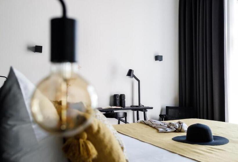 اتاق لوکس, Kaserne Boutique