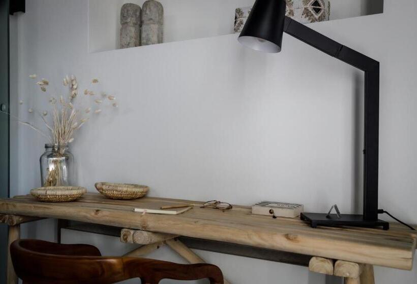 اتاق لوکس, Kaserne Boutique