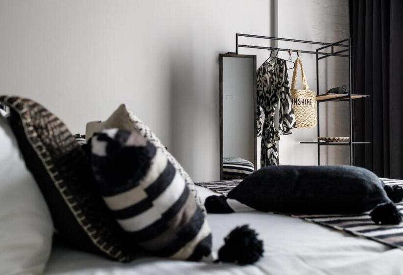 اتاق لوکس, Kaserne Boutique