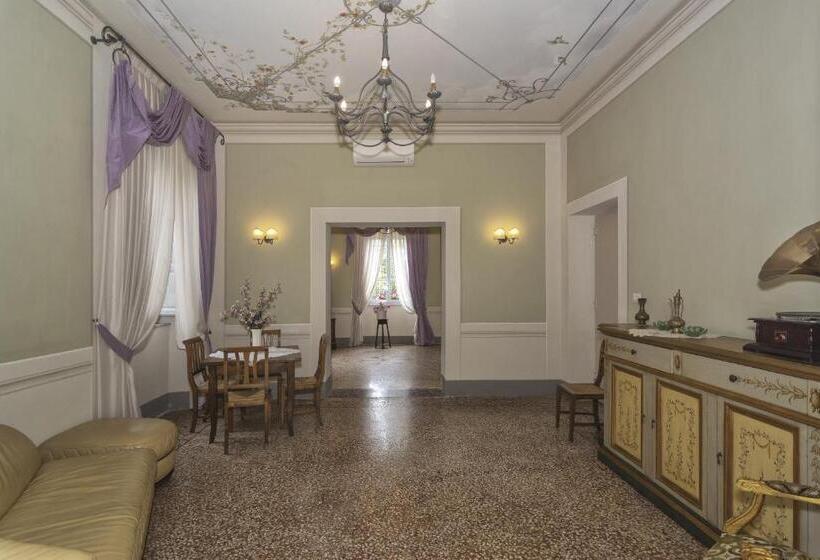 آپارتمان یک خوابه با دری مشترک که هال را جدا می کند., B&b Villa Pardi Lucca