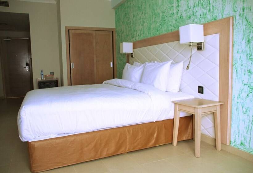 کلبه ییلاقی, Best Western Plus Serene Atlantic