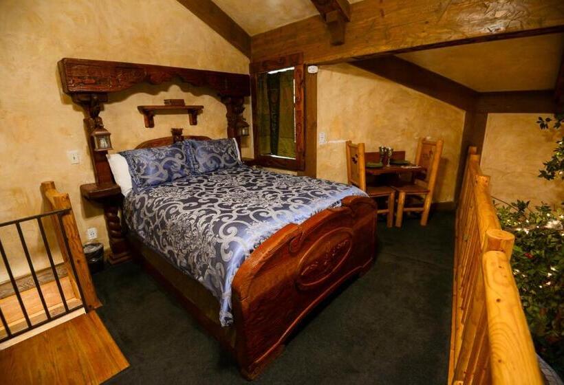 1 Bedroom House, Castle Wood Theme Cottages  Couples Only