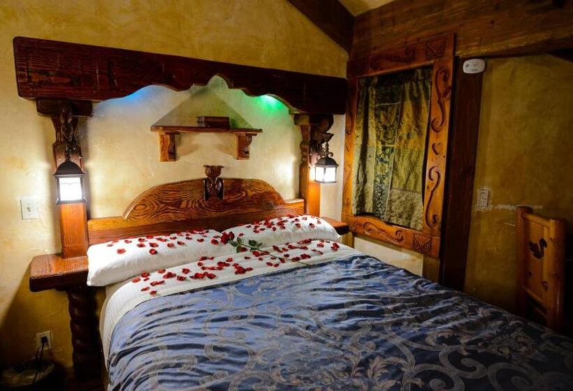 خانه 1 خوابه, Castle Wood Theme Cottages  Couples Only