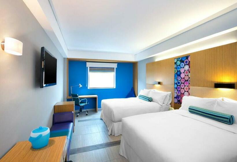 Standard Room with Views, Aloft Cancun