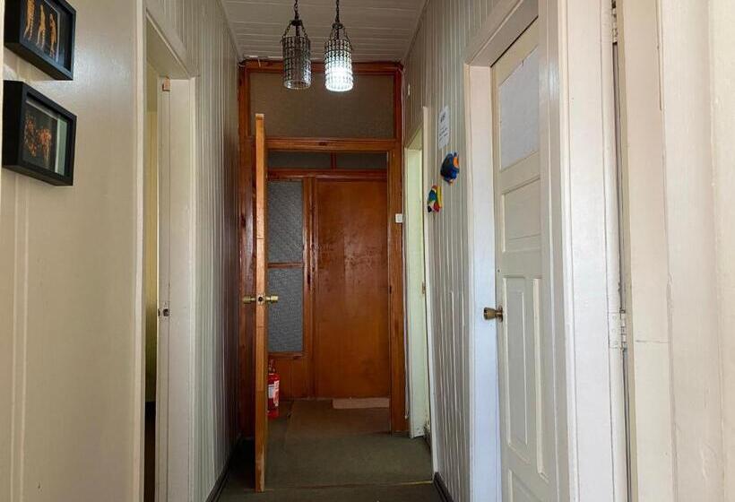 اتاق استاندارد چهار تخته, Ancud Petit Hostal