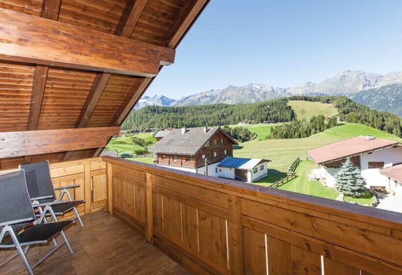 اتاق سوپریور با چشم‌انداز کوهستان, Falknerhof
