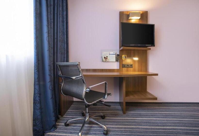 Chambre Standard Adaptée aux Personnes à Mobilité Réduite, Holiday Inn Express Neunkirchen