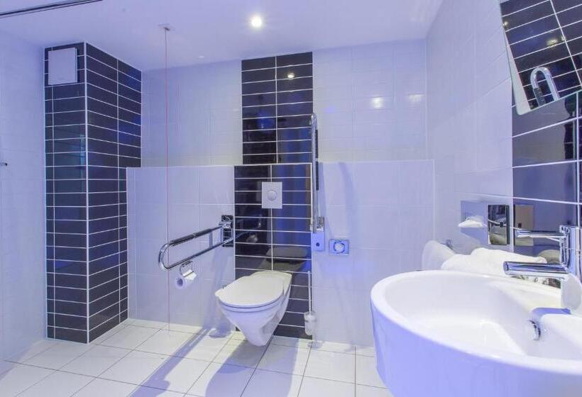 اتاق استاندارد برای معلولان, Holiday Inn Express Neunkirchen, An Ihg