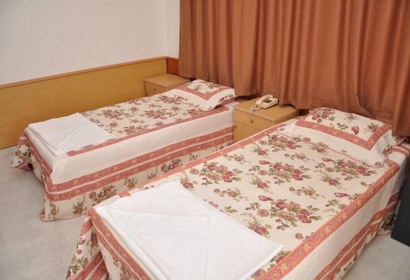 اتاق استاندارد سه تخته با چشم‌انداز استخر, Kleopatra Beach Yildiz