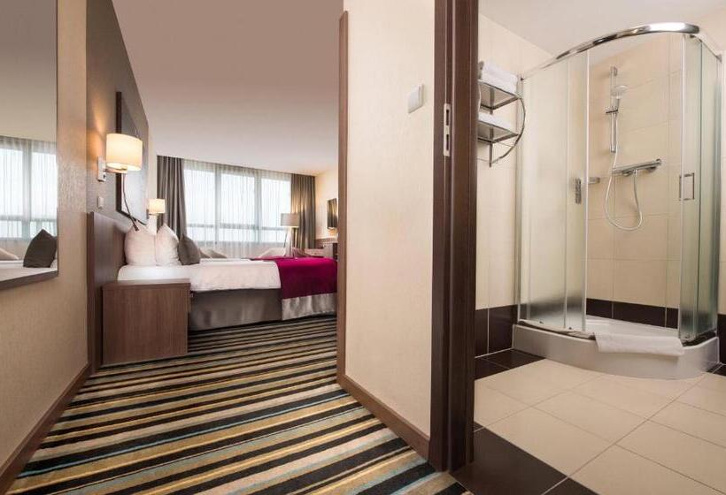 Deluxe Triple Room, Leonardo Royal  Warsaw