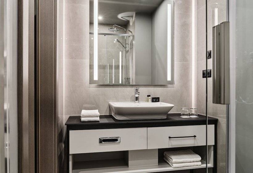 اتاق لوکس سه تخته, Leonardo Royal Hotel Warsaw