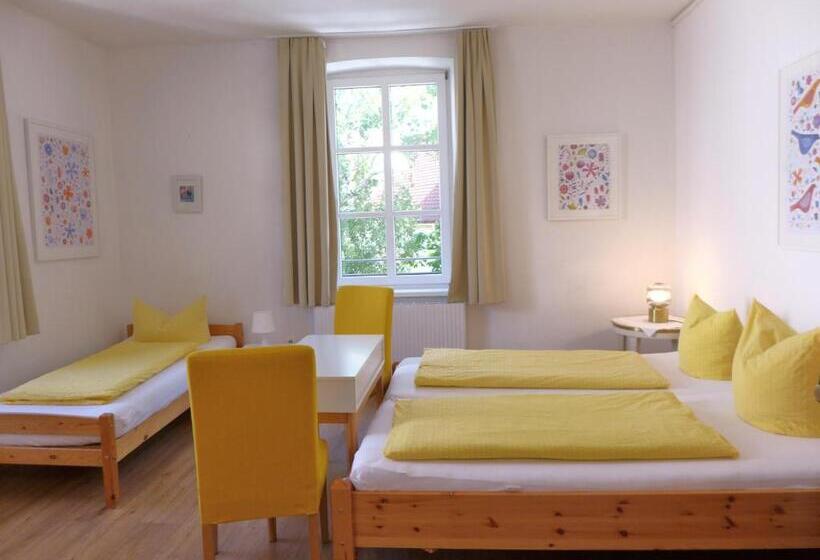 اتاق استاندارد سه تخته با سرویس بهداشتی مشترک, Pension Stoi Budget Guesthouse