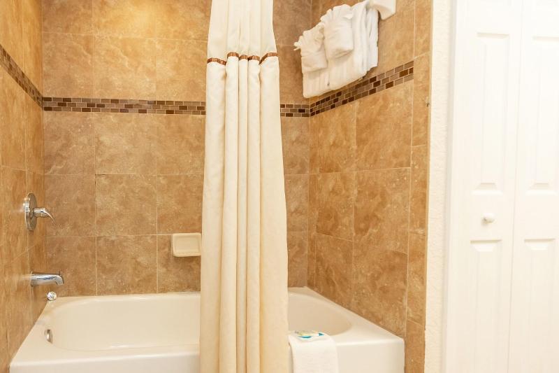 سوئیت با تخت بزرگ, Coconut Cove Allsuite