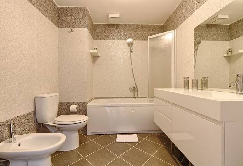 آپارتمان 2 خوابه, The Rooms Serviced Apartments Tirana