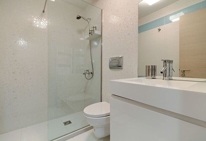آپارتمان 2 خوابه, The Rooms Serviced Apartments Tirana