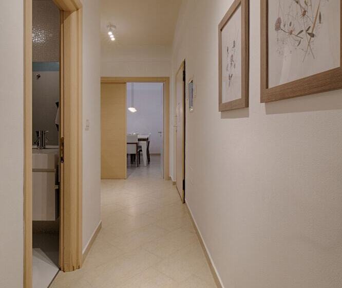 آپارتمان 2 خوابه, The Rooms Serviced Apartments Tirana