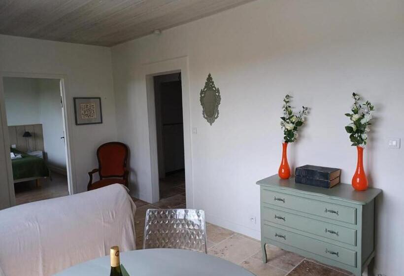 اتاق استاندارد چهارنفره با چشم‌انداز باغ, Domaine L Esprit D Antan