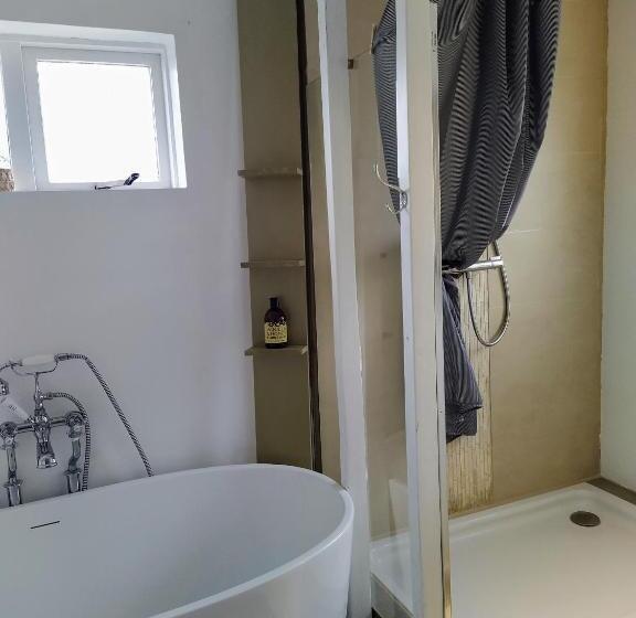 اتاق لوکس با چشم‌انداز دریا, Flateyri Guesthouse
