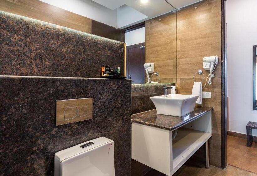 اتاق لوکس با بالکن, Amara Oceanfront Resort & Club Baga
