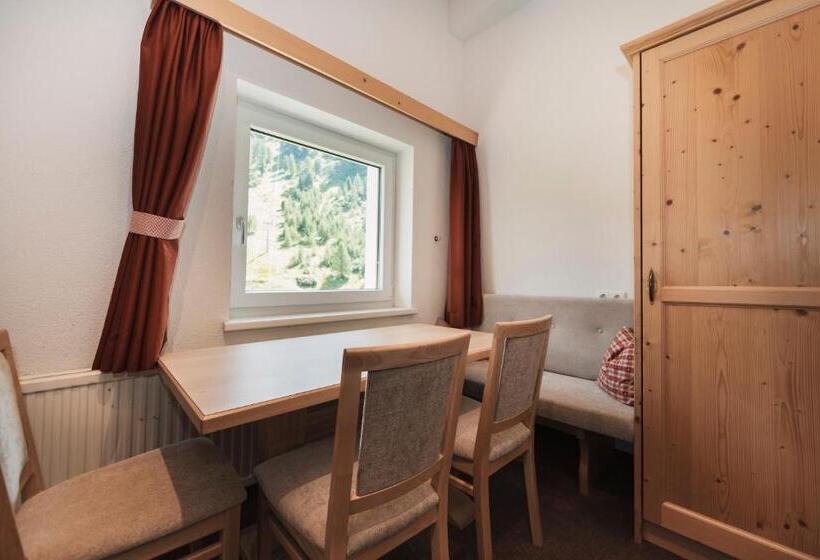 اتاق استاندارد چهار تخته, Berghotel Bodenalpe