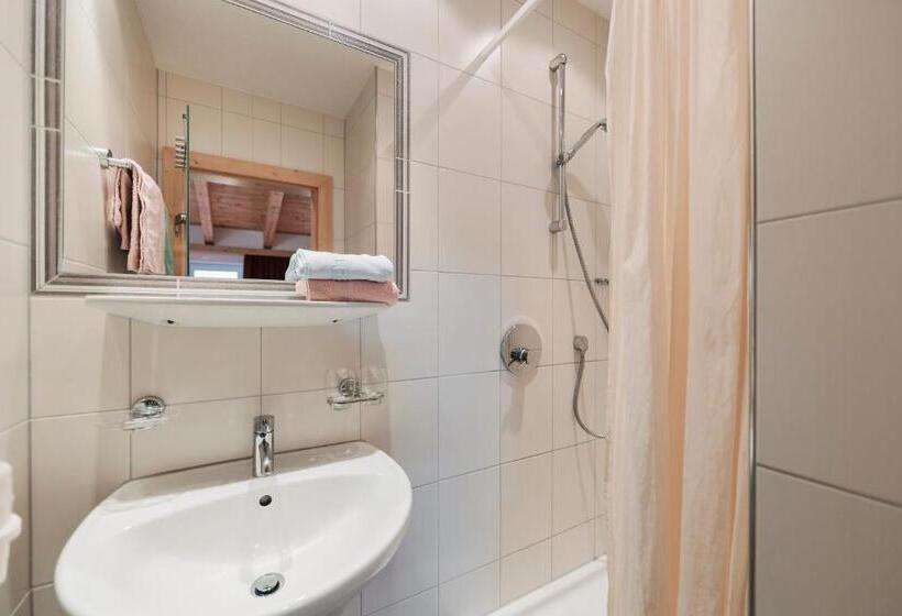 اتاق استاندارد چهار تخته, Berghotel Bodenalpe
