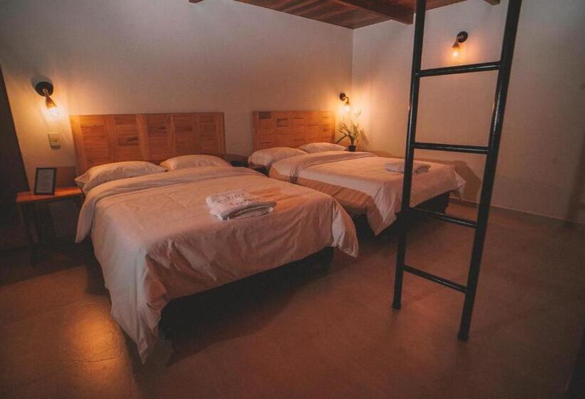اتاق کلاسیک چهارنفره, Kantu Garden Lodge