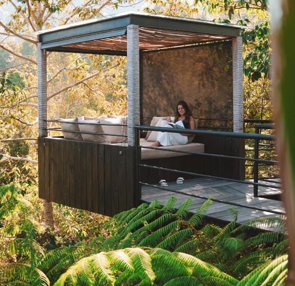 استودیوی استاندارد, Munduk Cabins