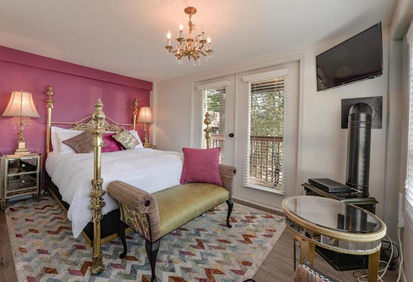 اتاق استاندارد با چشم‌انداز دریا, Raven Point Inn