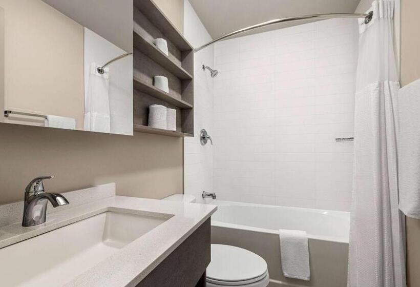 استودیوی استاندارد, Microtel Inn & Suites Dorval Qc