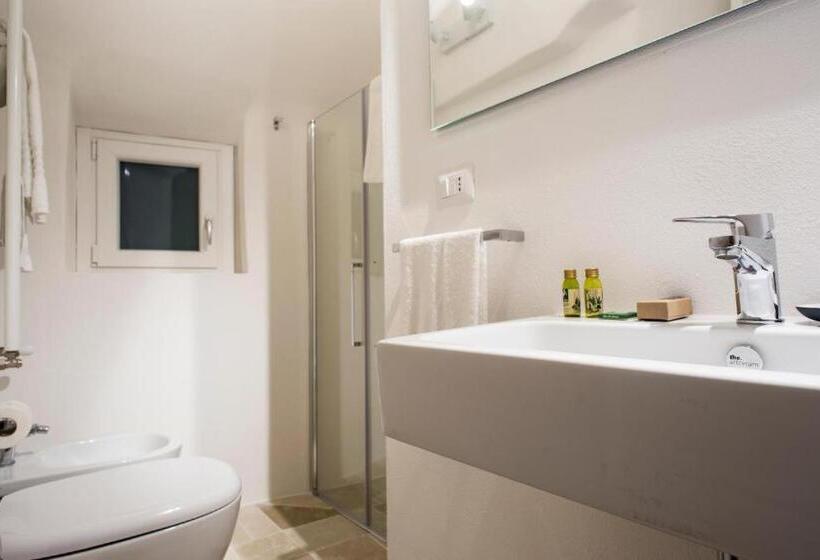 اتاق استاندارد با تخت بزرگ, Le Suites Al Torrione