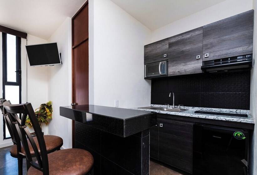 اتاق لوکس, Capital O Hotel Joyma Suites, San Luis