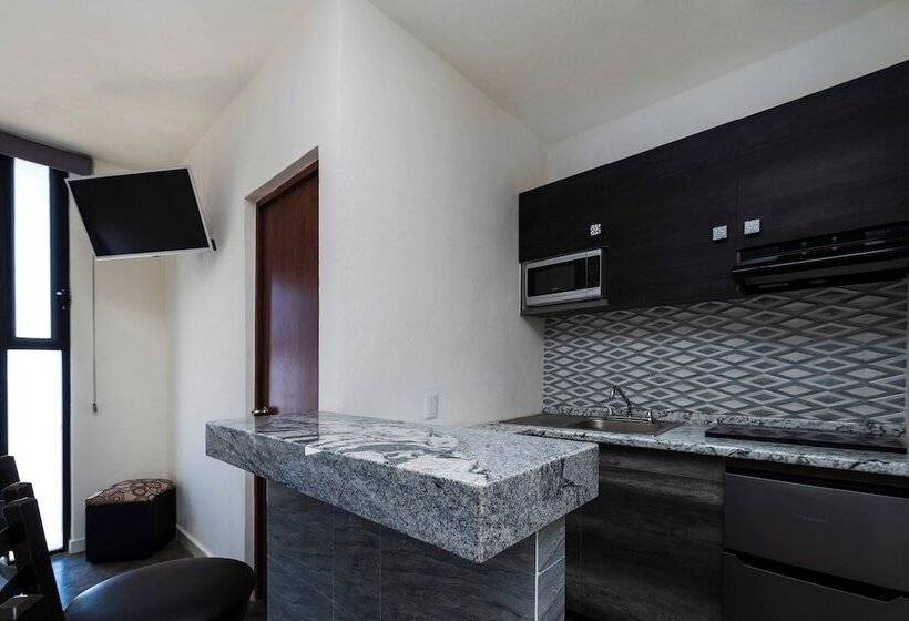 اتاق لوکس, Capital O Hotel Joyma Suites, San Luis