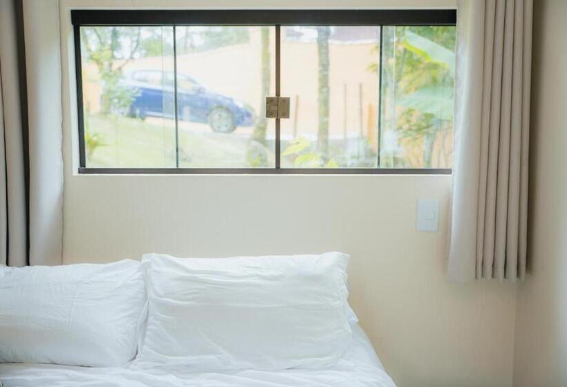 سوییت با چشم‌انداز استخر, Diver Village Ilhabela
