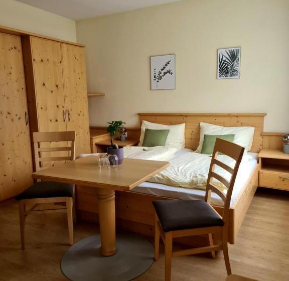 اتاق خانوادگی, Frühstückspension Klein Und Fein