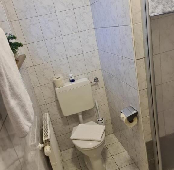 اتاق اکونومی, Frühstückspension Klein Und Fein