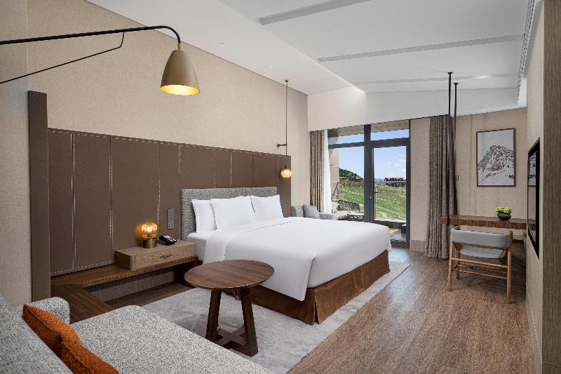 سوئیت جونیور با تخت بزرگ, Crowne Plaza Chongli Resort, An Ihg