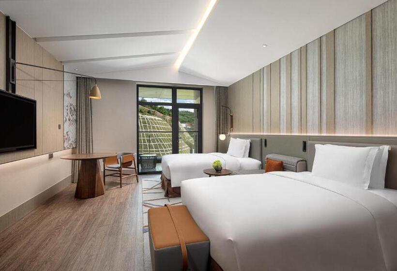 Premium room w/ mountain view, Crowne Plaza Chongli Resort, An Ihg