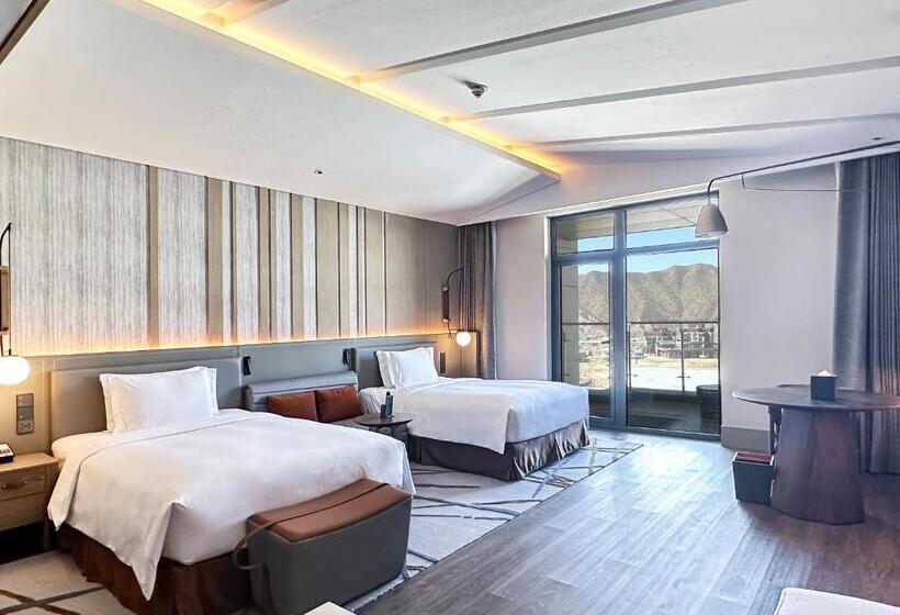 اتاق پریمیوم با چشم‌انداز دریاچه, Crowne Plaza Chongli Resort, An Ihg