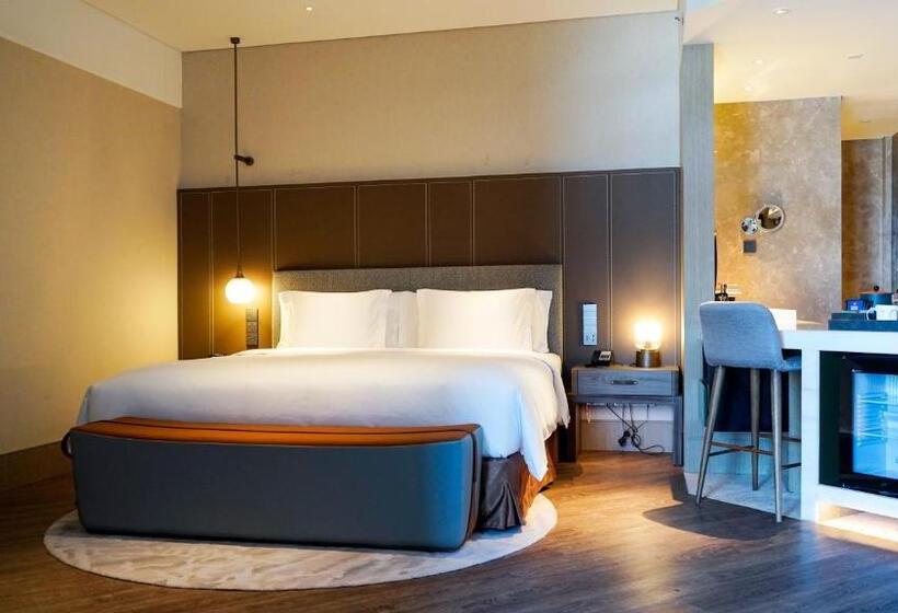 سوئیت جونیور با تخت بزرگ, Crowne Plaza Chongli Resort, An Ihg