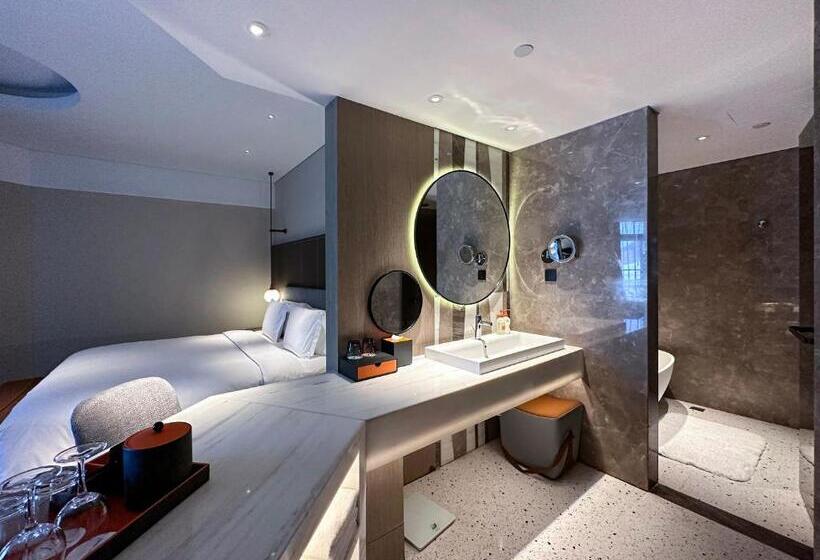 سوئیت جونیور با تخت بزرگ, Crowne Plaza Chongli Resort, An Ihg