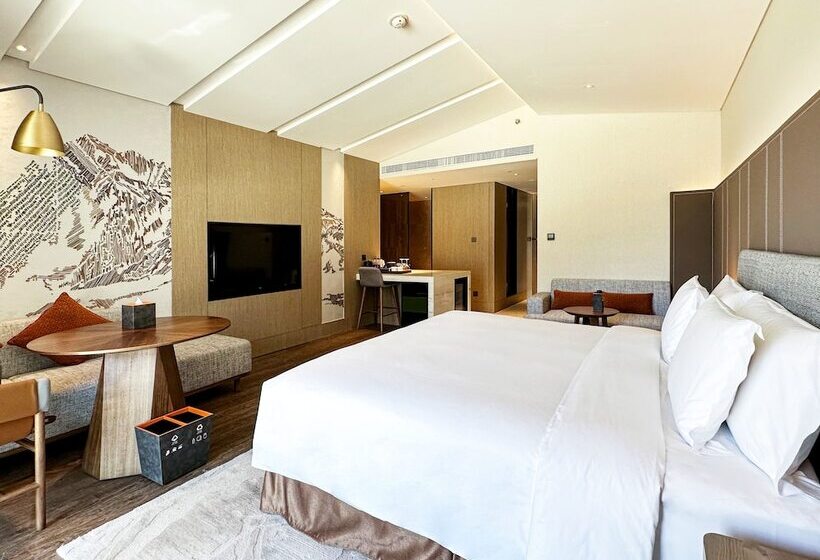 Premium room w/ mountain view, Crowne Plaza Chongli Resort, An Ihg