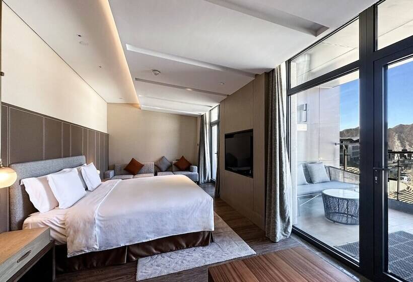 اتاق پریمیوم با چشم‌انداز دریاچه, Crowne Plaza Chongli Resort, An Ihg