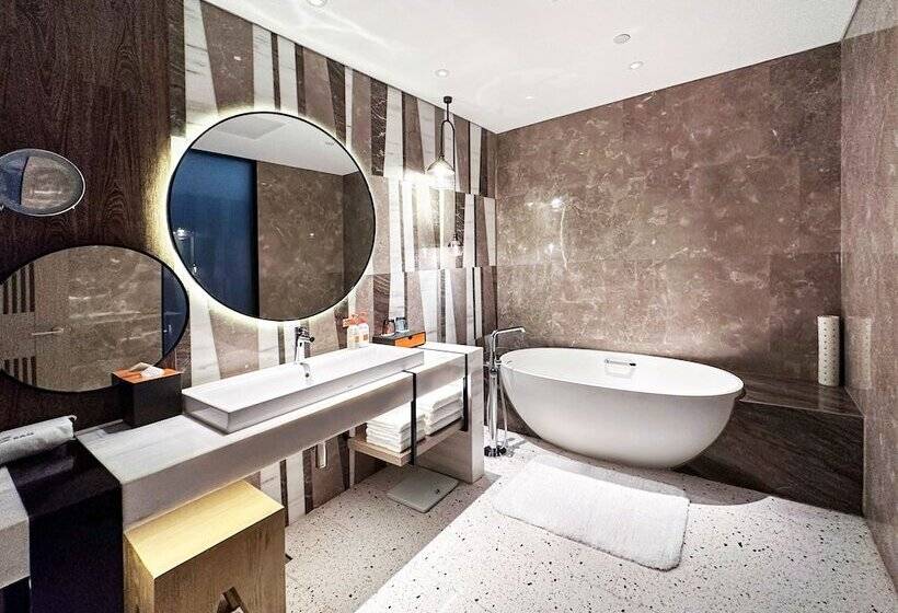 اتاق پریمیوم با چشم‌انداز دریاچه, Crowne Plaza Chongli Resort, An Ihg
